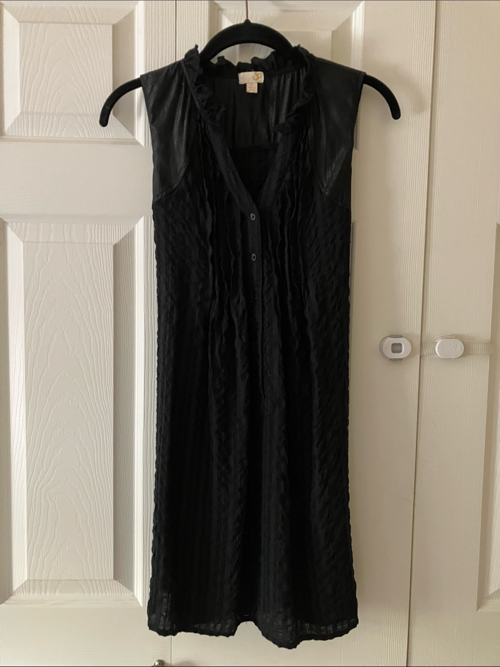Ya Los Angeles Black Sleeveless V-Neck Midi Dress